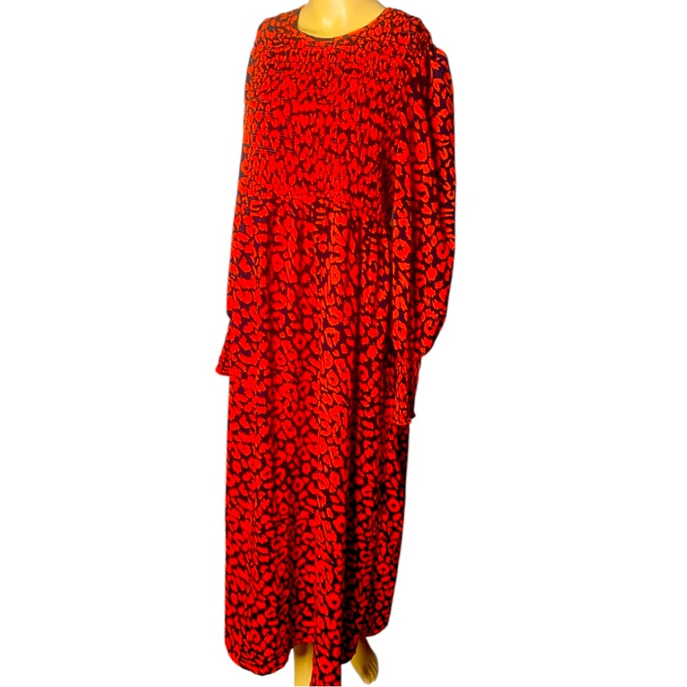 Queen B London Red & Black Leopard Print Dress LongSleeve with Smocked Bodice
12